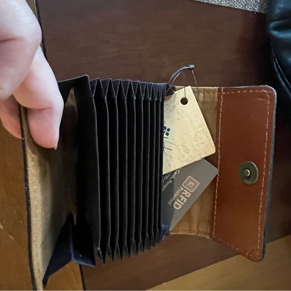 Patricia Nash Card Wallet. NWT - Picture 4 of 6